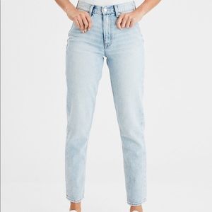 light wash american eagle mom jeans